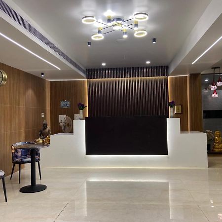 Le Shiv Executive Suite เธนี ภายนอก รูปภาพ