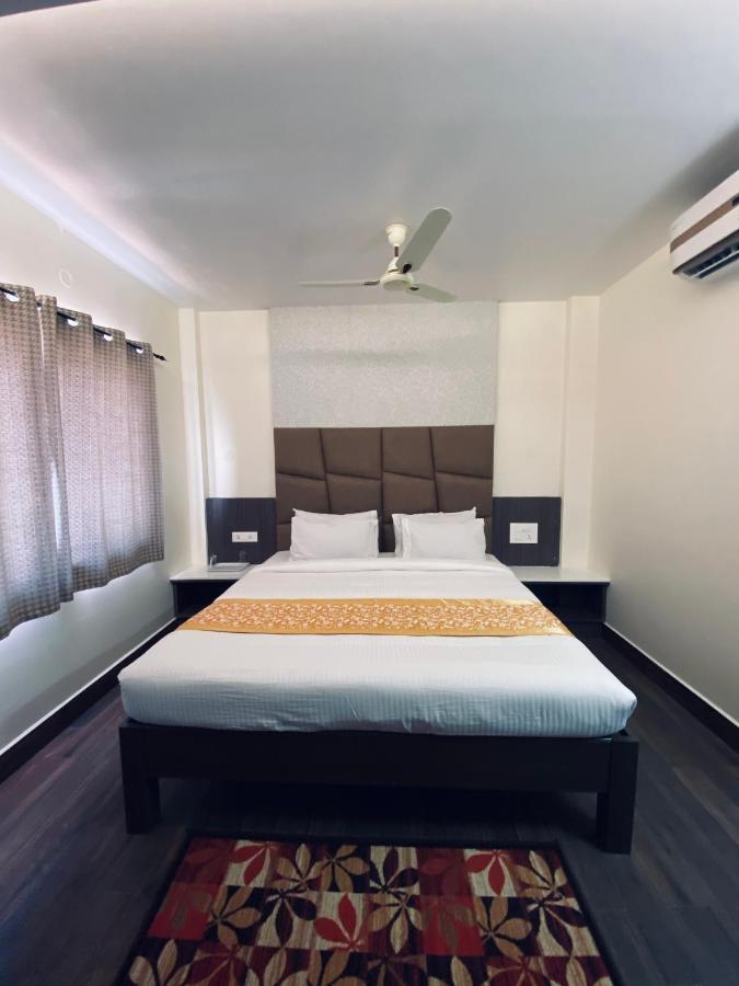 Le Shiv Executive Suite เธนี ภายนอก รูปภาพ