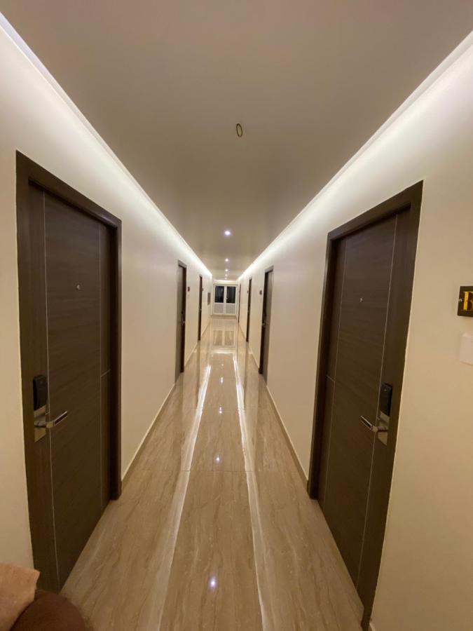 Le Shiv Executive Suite เธนี ภายนอก รูปภาพ