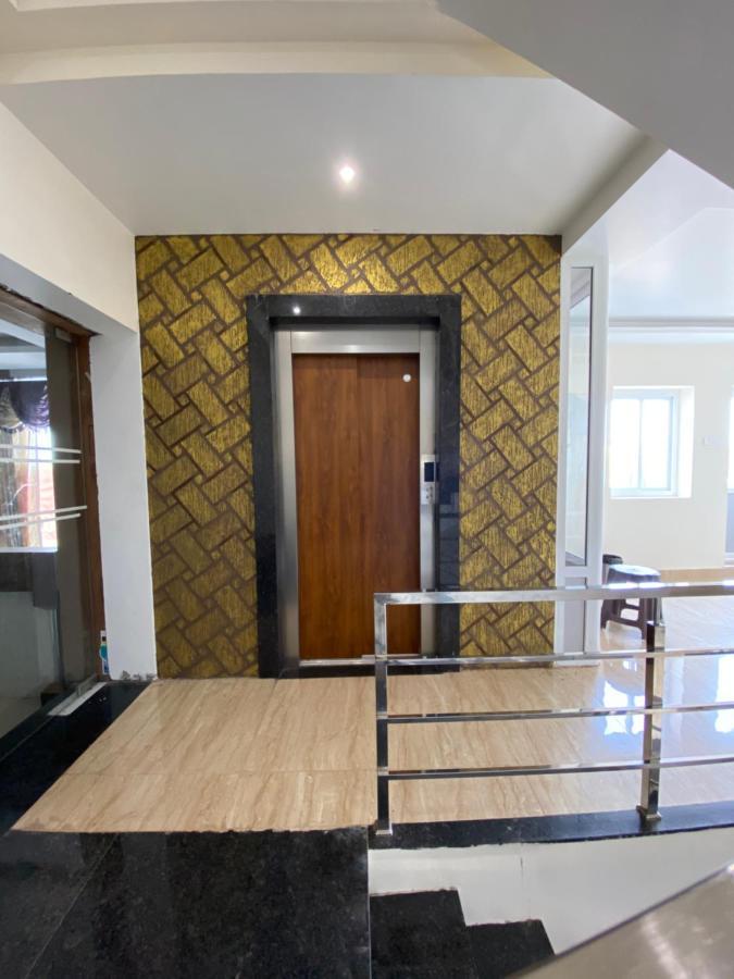 Le Shiv Executive Suite เธนี ภายนอก รูปภาพ