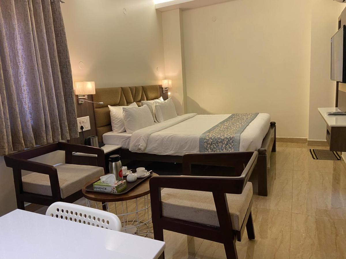 Le Shiv Executive Suite เธนี ภายนอก รูปภาพ