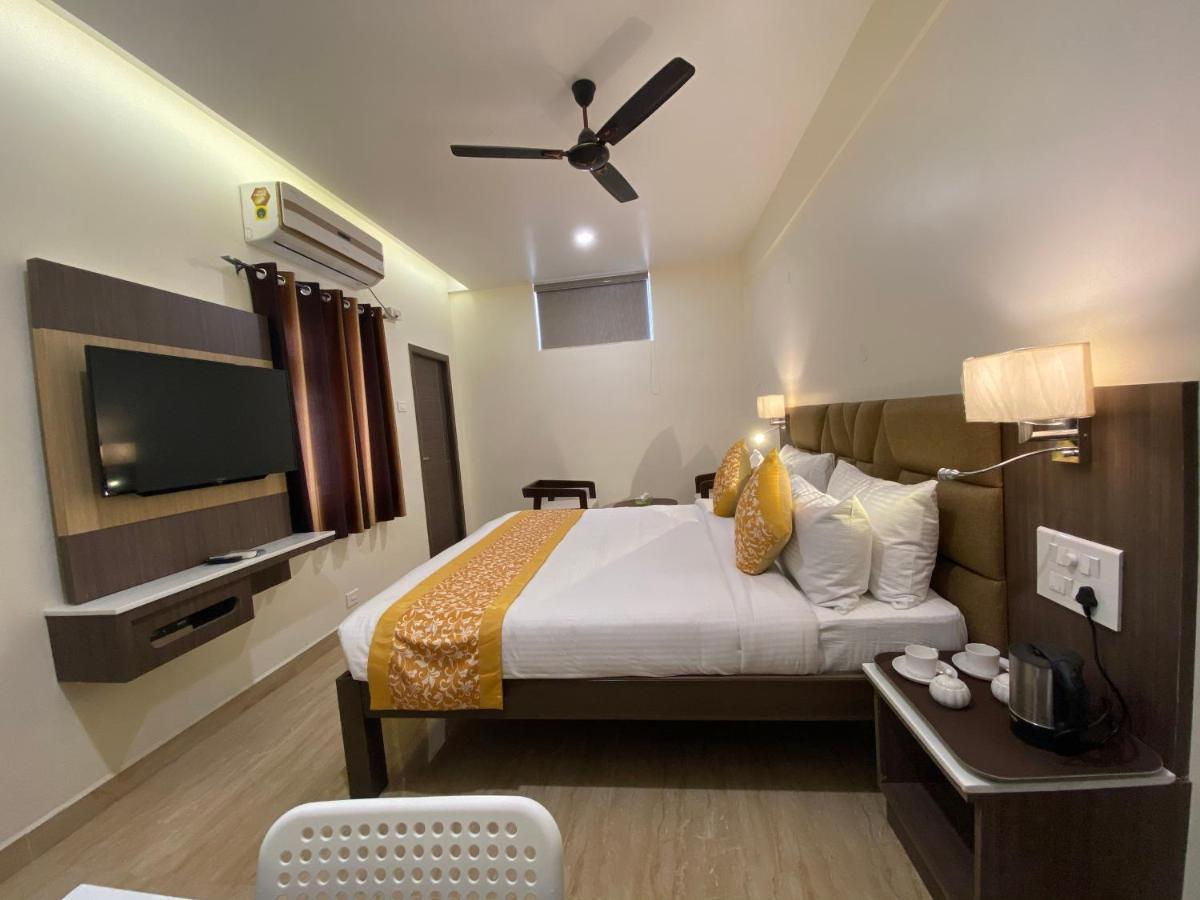 Le Shiv Executive Suite เธนี ภายนอก รูปภาพ