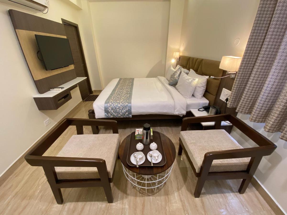 Le Shiv Executive Suite เธนี ภายนอก รูปภาพ