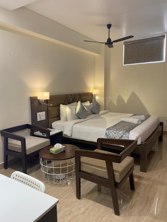 Le Shiv Executive Suite เธนี ภายนอก รูปภาพ