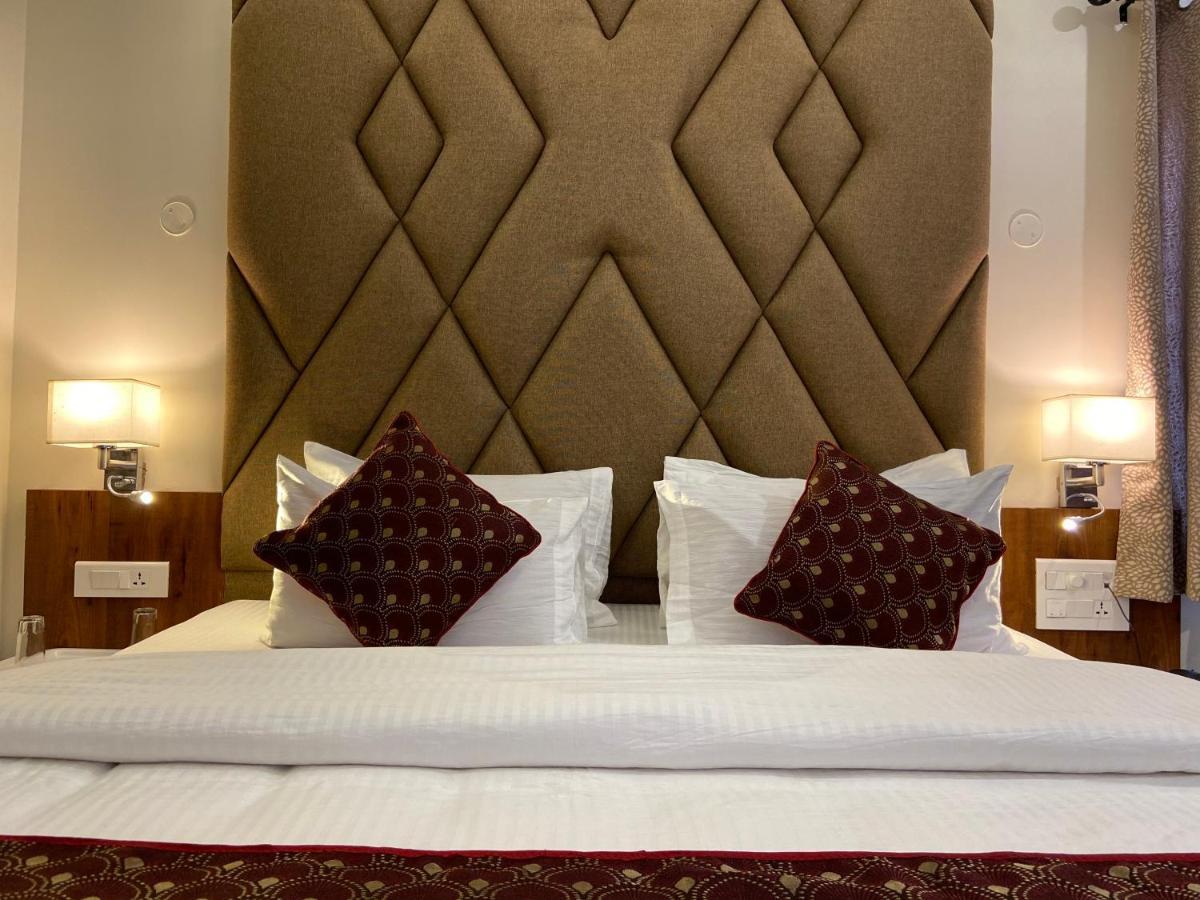 Le Shiv Executive Suite เธนี ภายนอก รูปภาพ