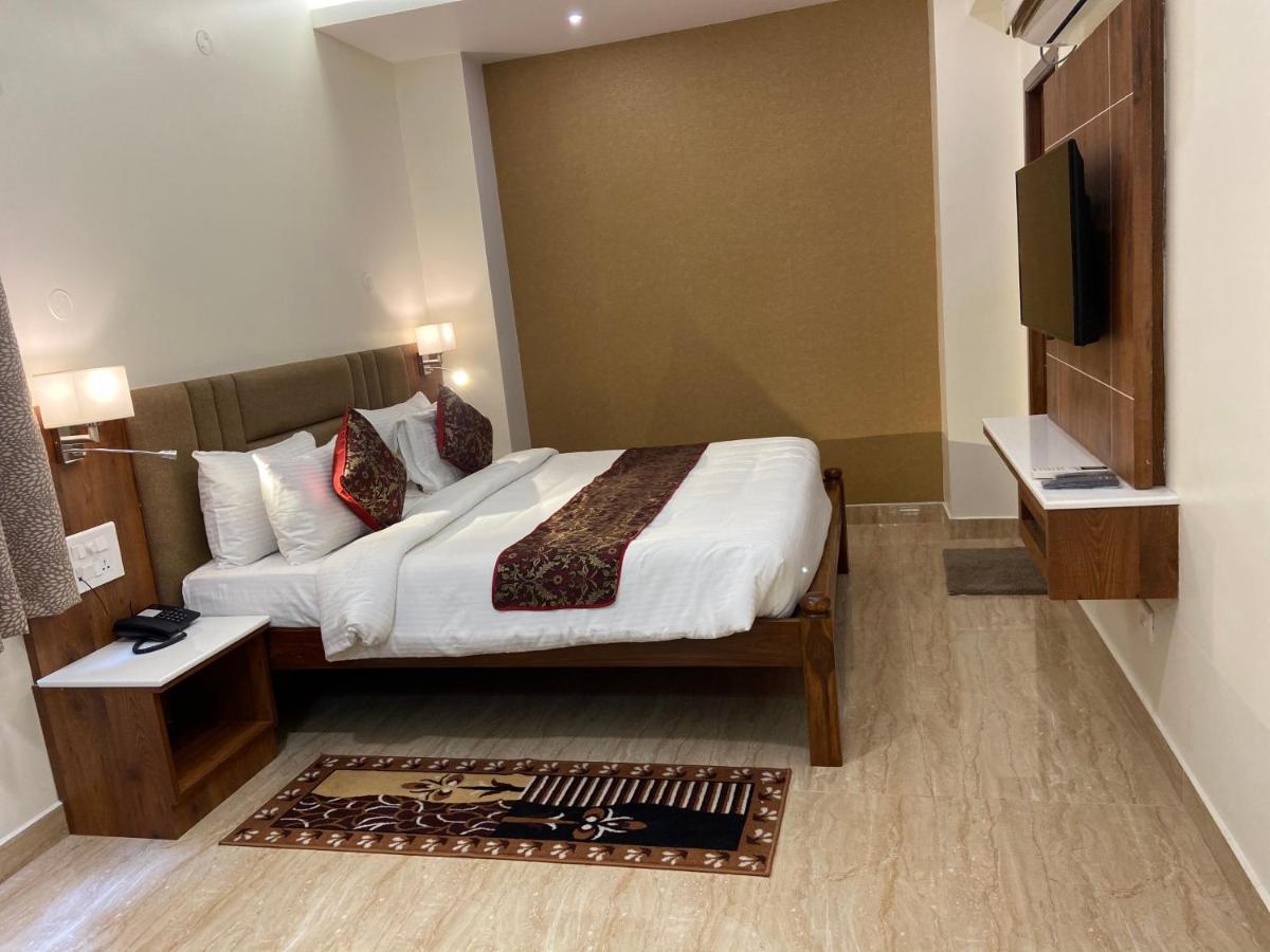 Le Shiv Executive Suite เธนี ภายนอก รูปภาพ