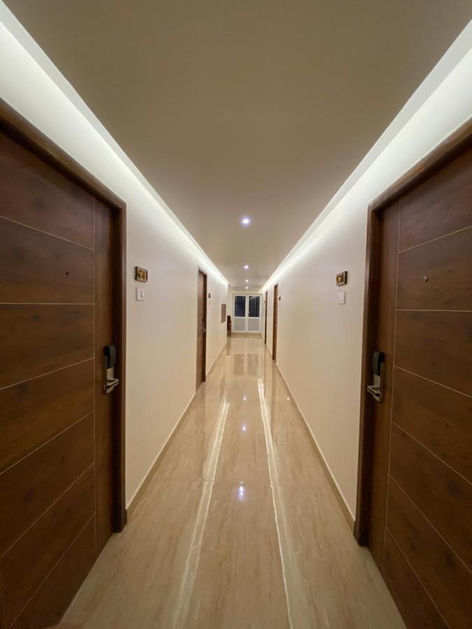 Le Shiv Executive Suite เธนี ภายนอก รูปภาพ