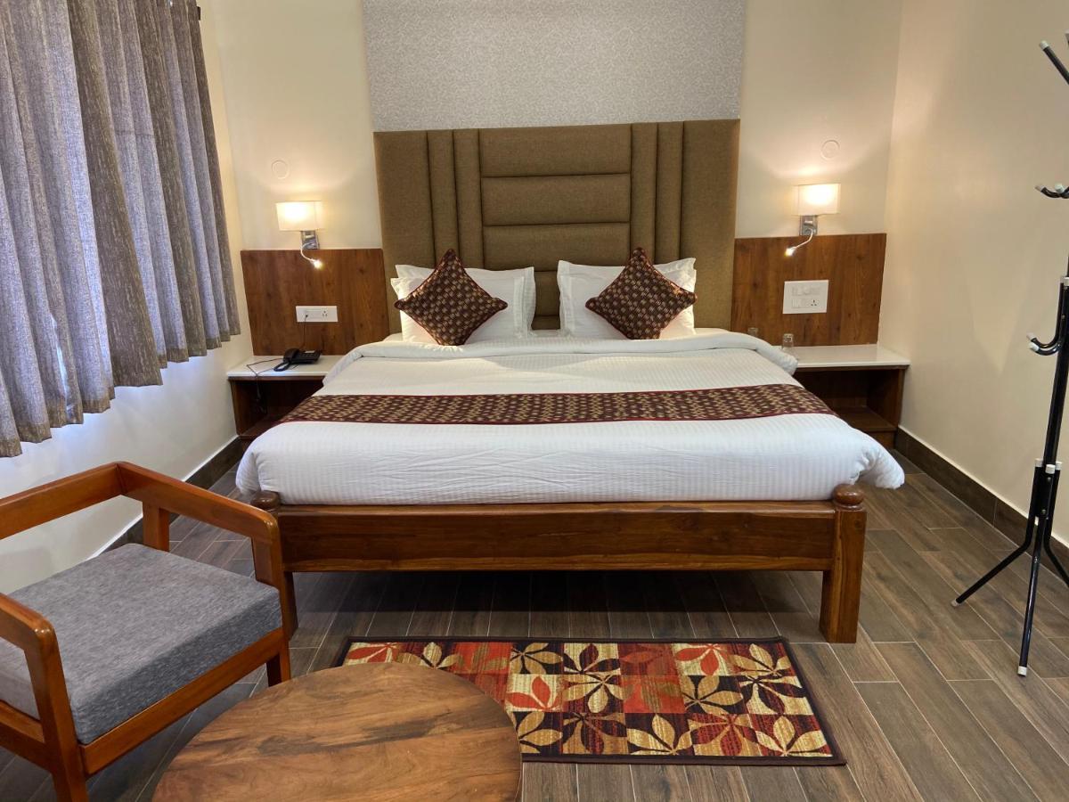 Le Shiv Executive Suite เธนี ภายนอก รูปภาพ