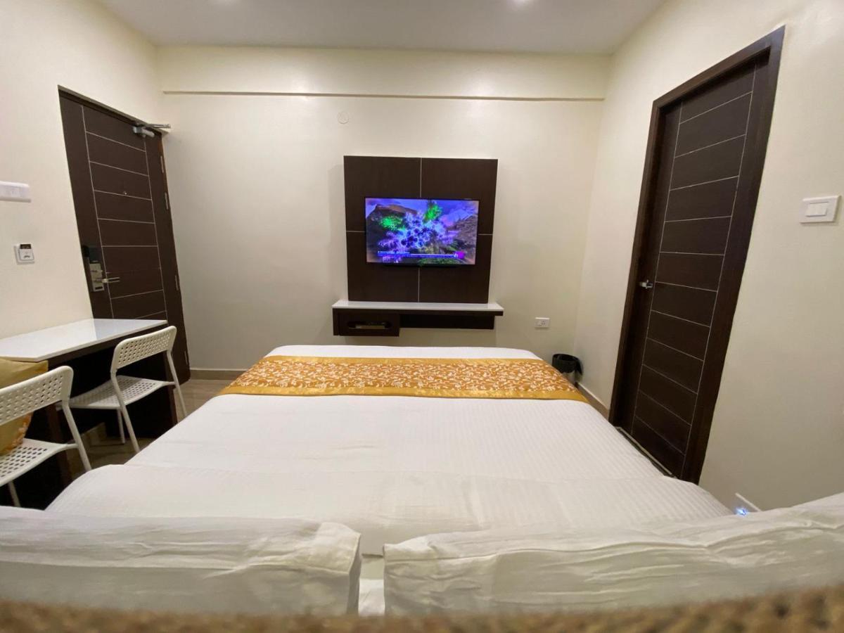 Le Shiv Executive Suite เธนี ภายนอก รูปภาพ