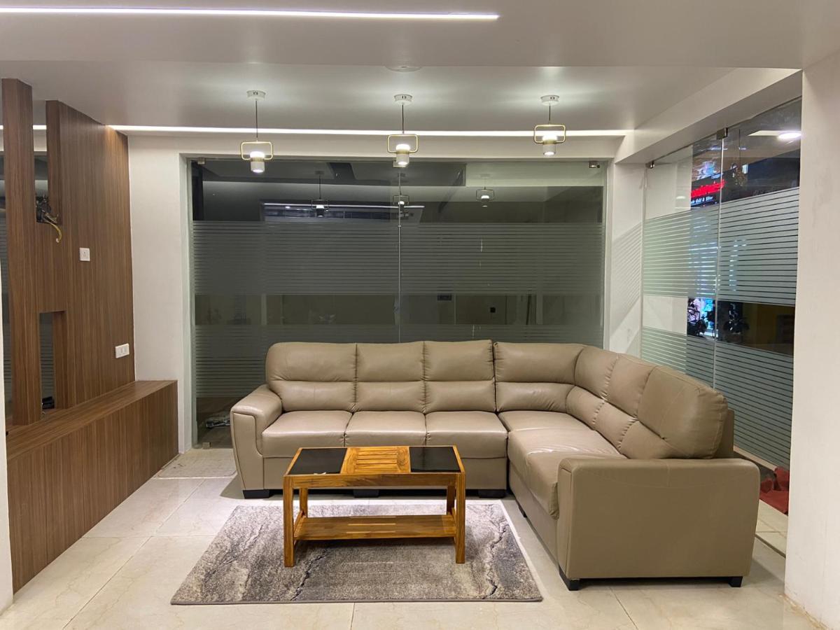 Le Shiv Executive Suite เธนี ภายนอก รูปภาพ