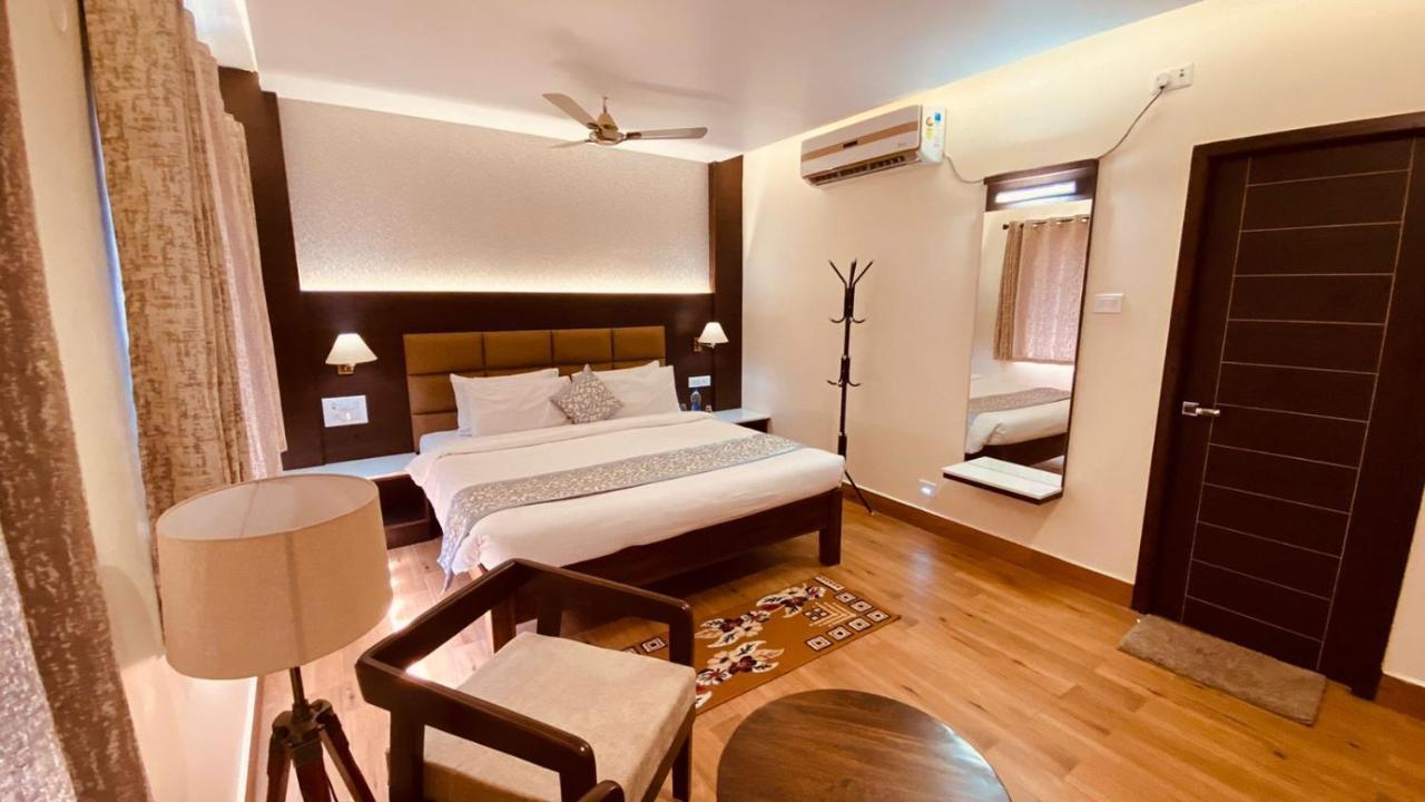 Le Shiv Executive Suite เธนี ภายนอก รูปภาพ