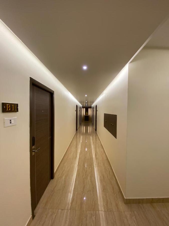 Le Shiv Executive Suite เธนี ภายนอก รูปภาพ