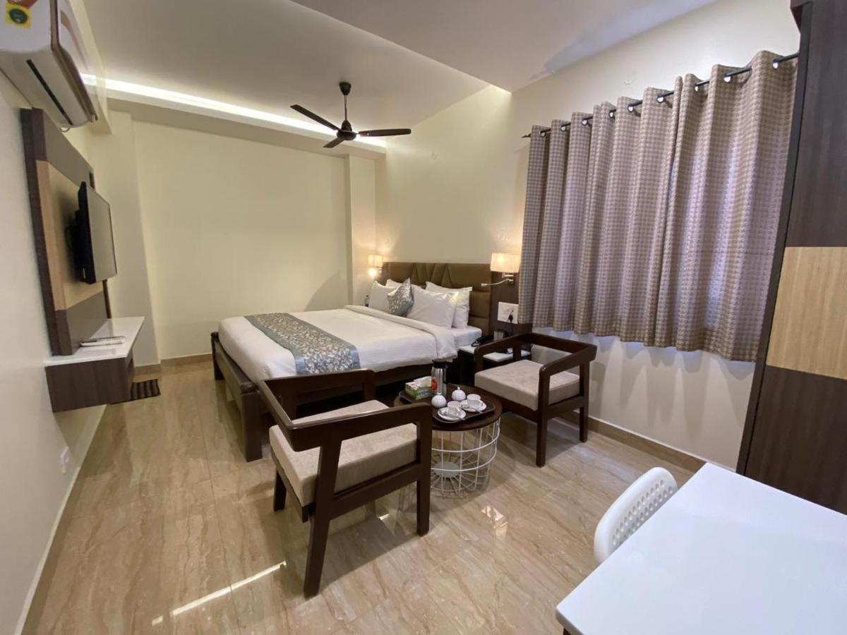 Le Shiv Executive Suite เธนี ภายนอก รูปภาพ