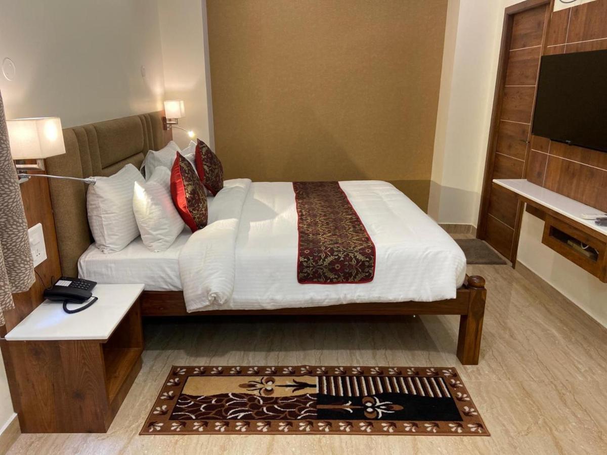 Le Shiv Executive Suite เธนี ภายนอก รูปภาพ