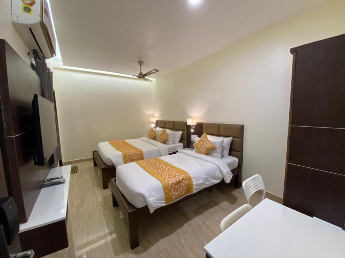 Le Shiv Executive Suite เธนี ภายนอก รูปภาพ
