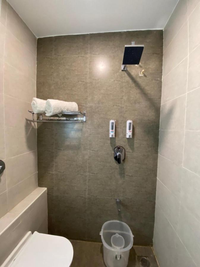 Le Shiv Executive Suite เธนี ภายนอก รูปภาพ